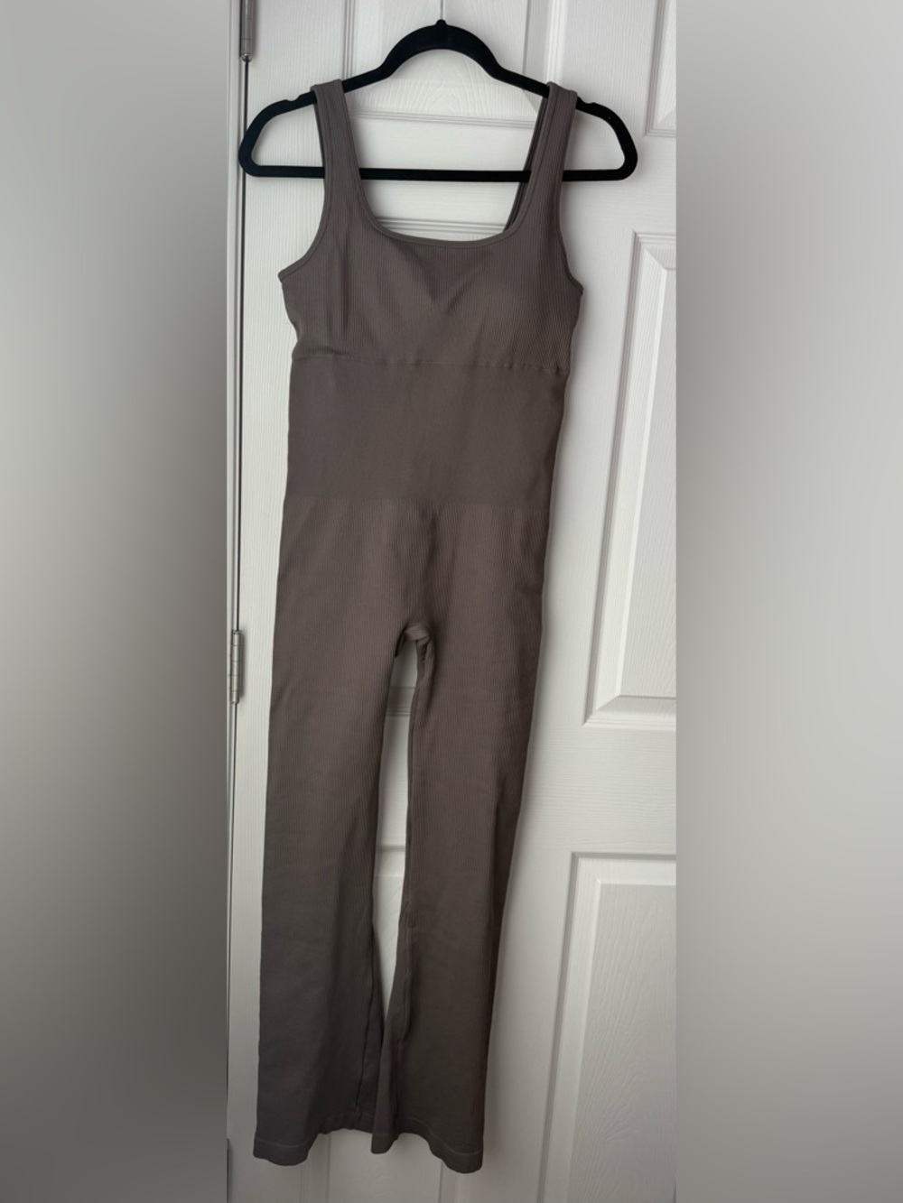 OQQ  Ribbed flair Jumpsuit in Taupe -Large